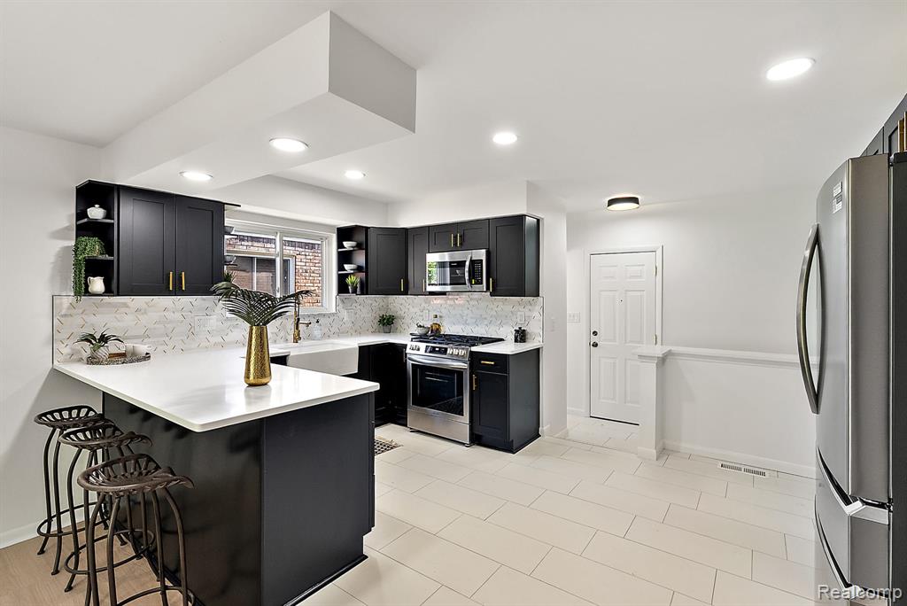 31031 Champine Street, Saint Clair Shores, MI 48082 — Photo 14
