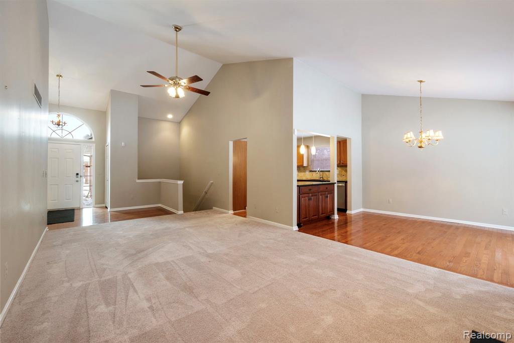 671 Woodhaven Drive, Commerce Twp, MI 48390 — Photo 8