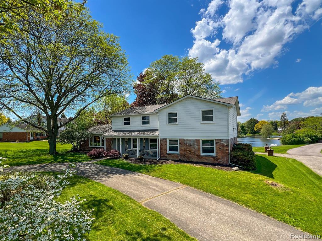5886 SUTTERS Lane, Bloomfield Hills, MI 48301 — front exterior