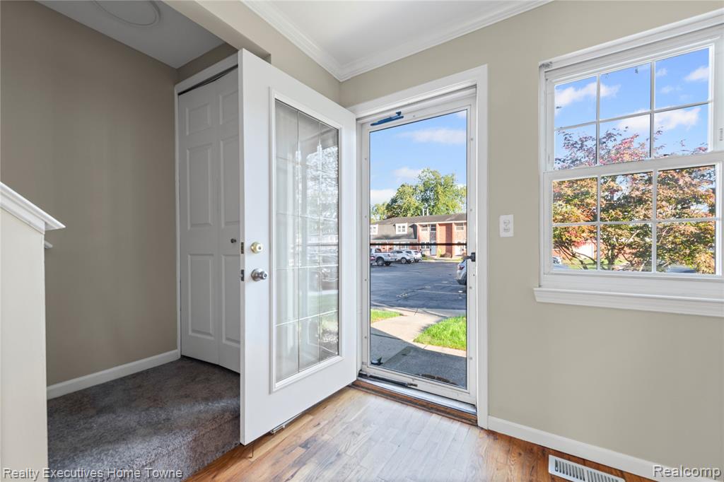 45709 Kensington, Utica, MI 48317 — Photo 5