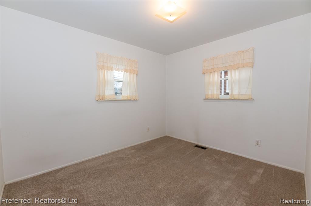 7252 LUANA Avenue, Allen Park, MI 48101 — Photo 16