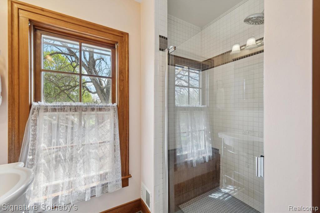 9827 KENNEDY Road, Munith, MI 49259 — Photo 37