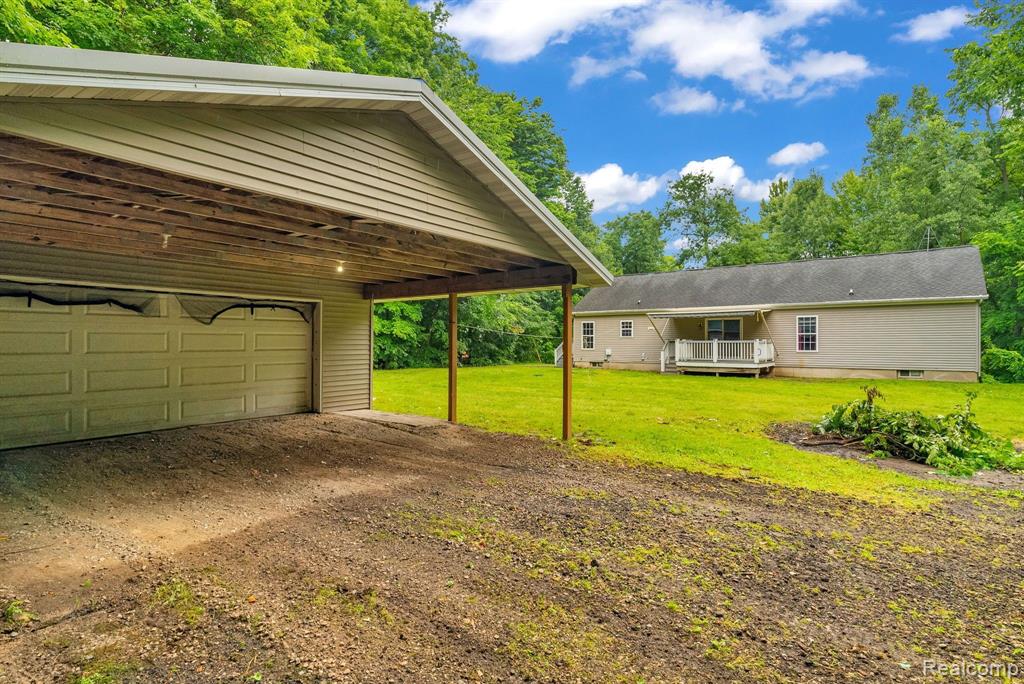 6917 CHASE LAKE Road, Fowlerville, MI 48836 — front exterior