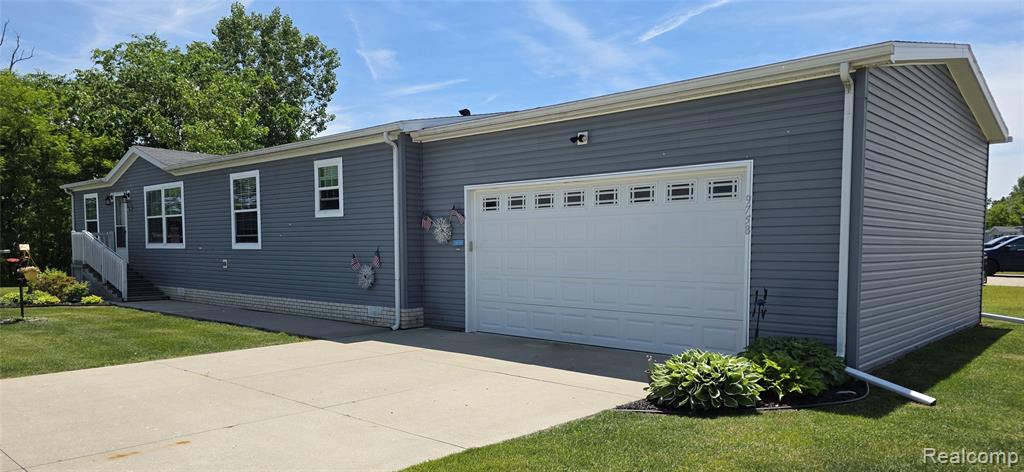 9758 Home Court, Fenton, MI 48430 — Photo 23
