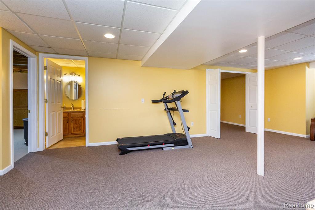 448 Ravencrest Lane, 50, Westland, MI — Photo 32