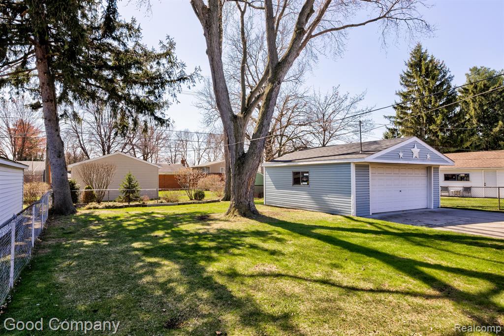 9074 SHANNON Drive, Sterling Heights, MI 48314 — Photo 34