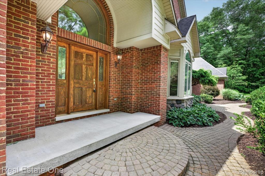 425 Courtney Road, Leonard, MI 48367 — Photo 5