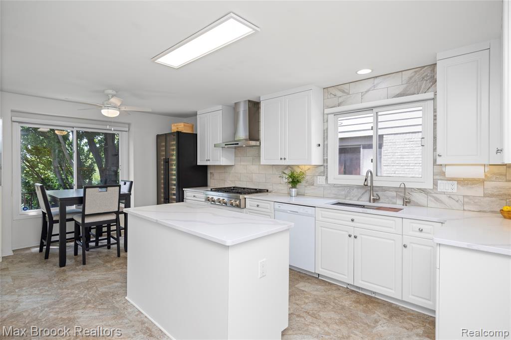 4860 Lagoons Circle, West Bloomfield, MI 48323 — Photo 19