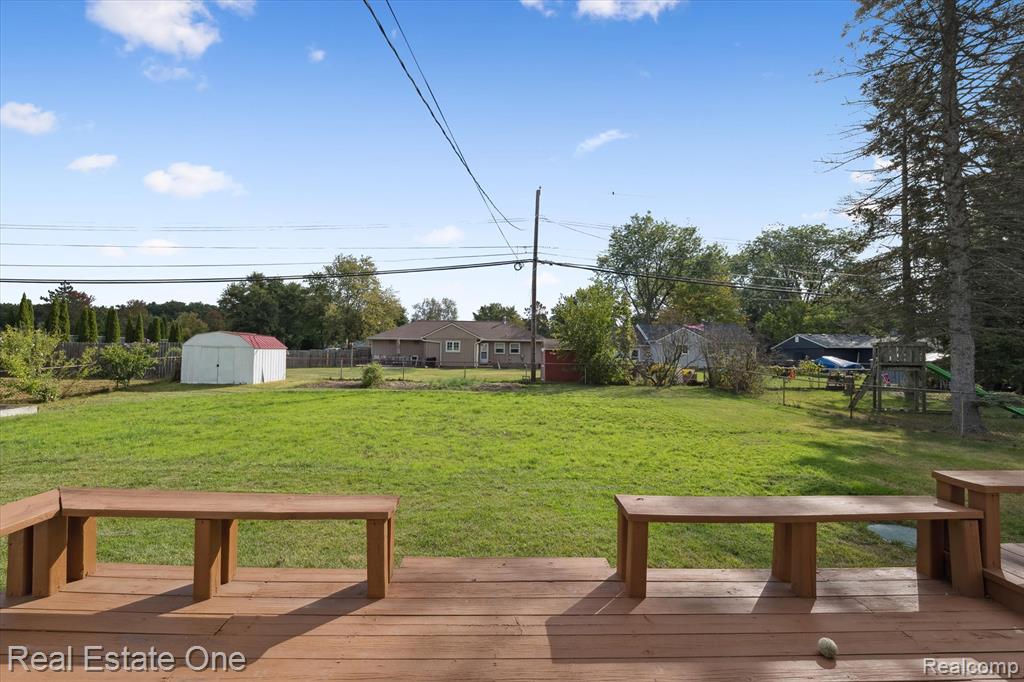 2436 Woodlawn Street, Wolverine Lake, MI 48390 — Photo 33