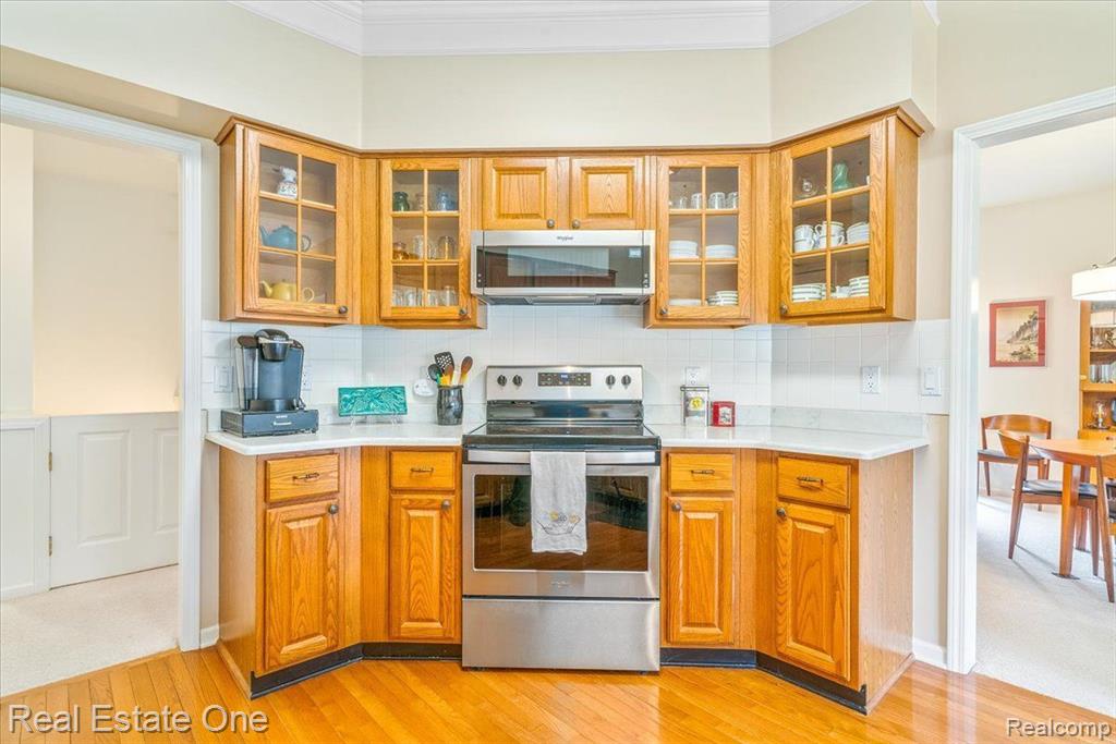39612 GREENBRIER Court, Northville, MI 48168 — Photo 23