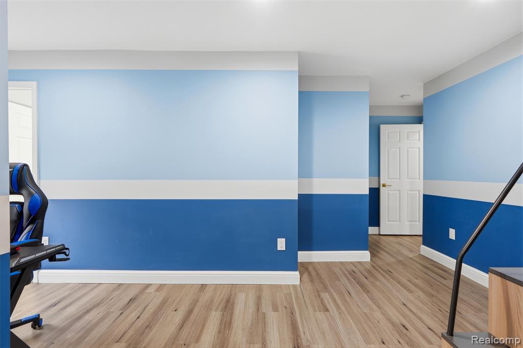 4212 April Lane, Sterling Heights, MI 48310 — Photo 31