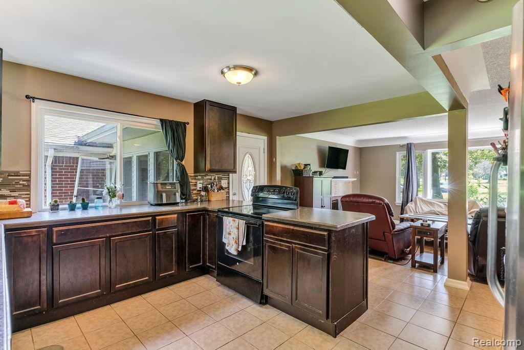 6481 DAVISON Road, Burton, MI 48509 — Photo 11