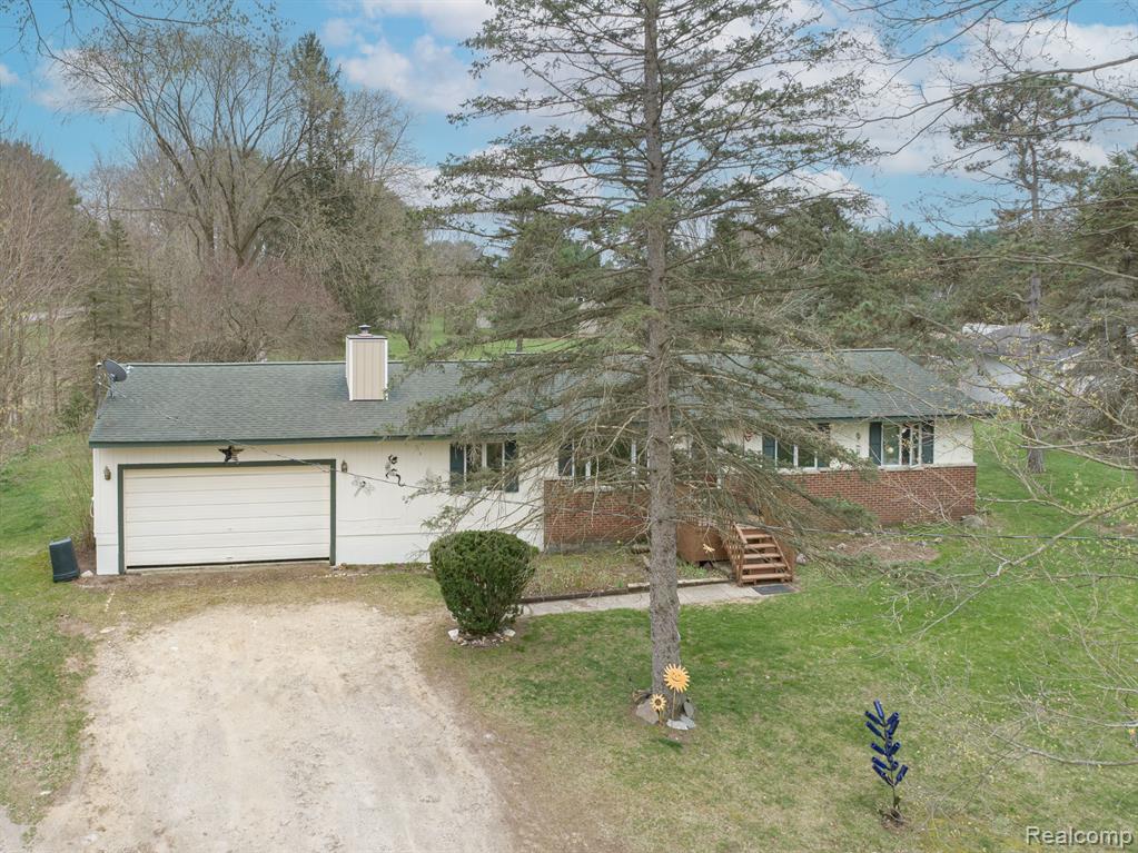 9024 PARSHALLVILLE Road, Fenton, MI 48430 — Photo 10