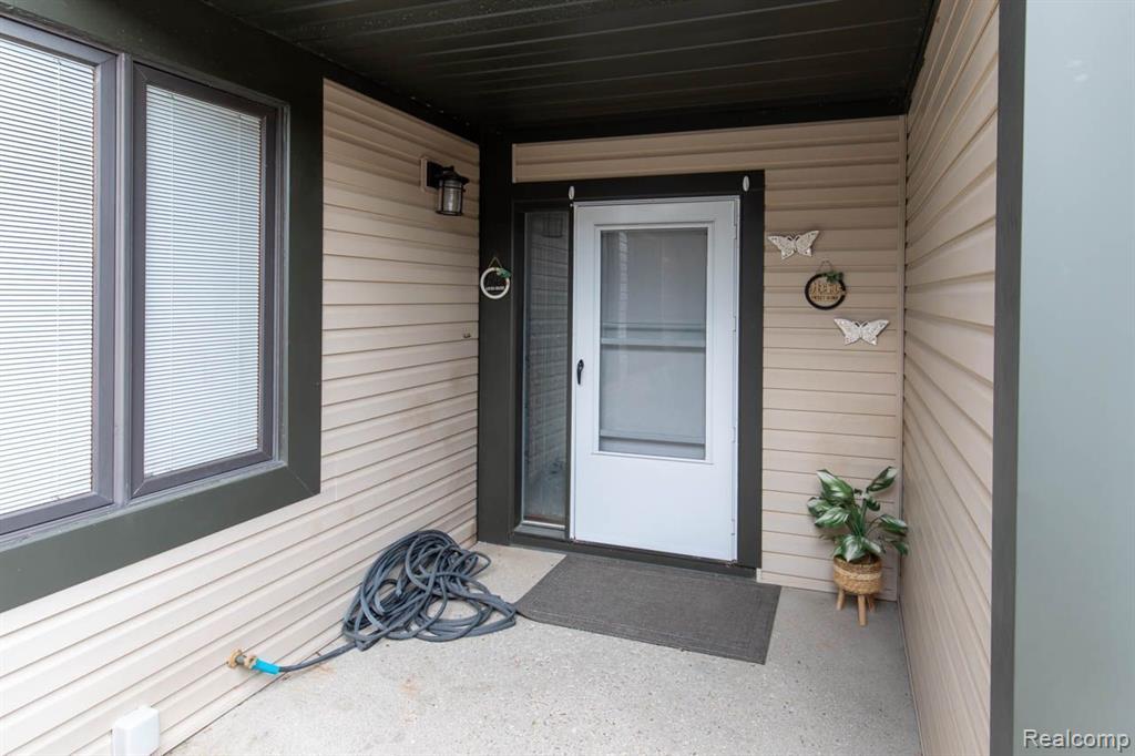 1146 CONCORD Court, Northville, MI 48167 — Photo 4