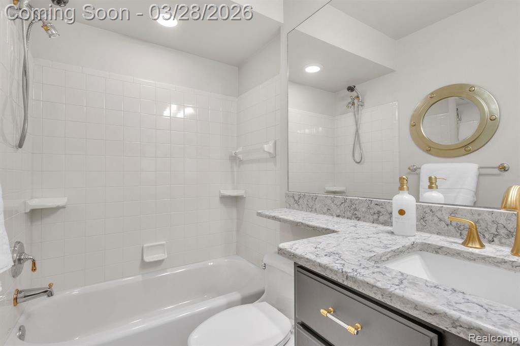 664 King Circle, Lake Orion, MI 48362 — Photo 26