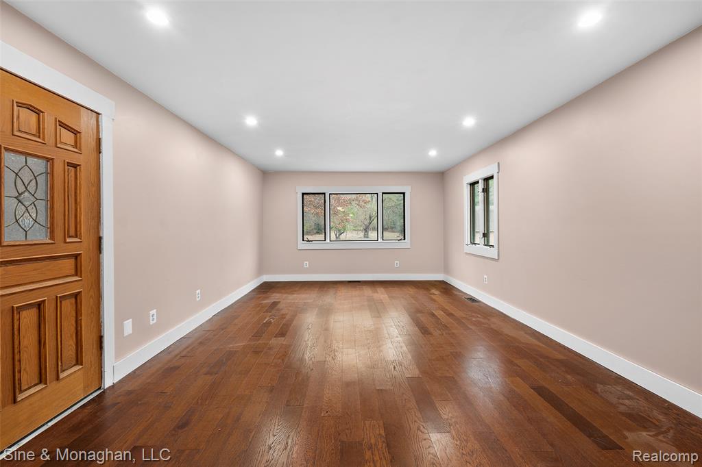 550 Hillcliff Drive, Waterford, MI 48328 — Photo 15