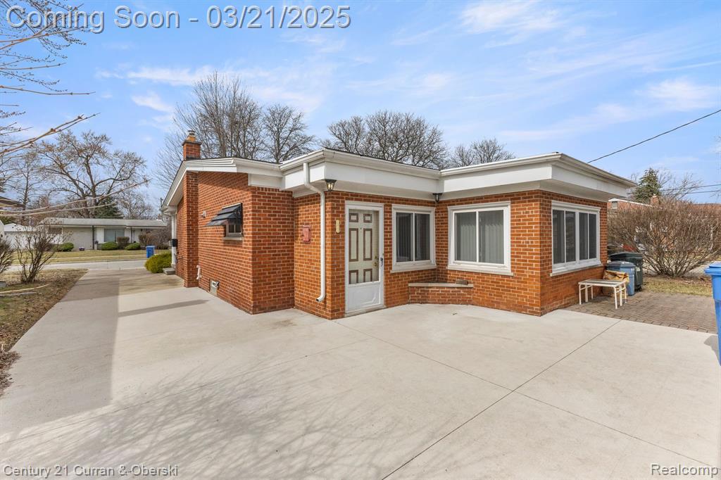 7484 N CHARLESWORTH Street, Dearborn Heights, MI 48127 — Photo 34