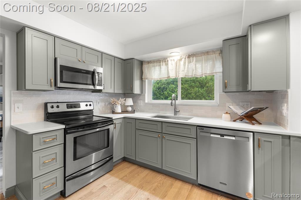 31472 Sunset Drive, Beverly Hills, MI 48025 — Photo 12