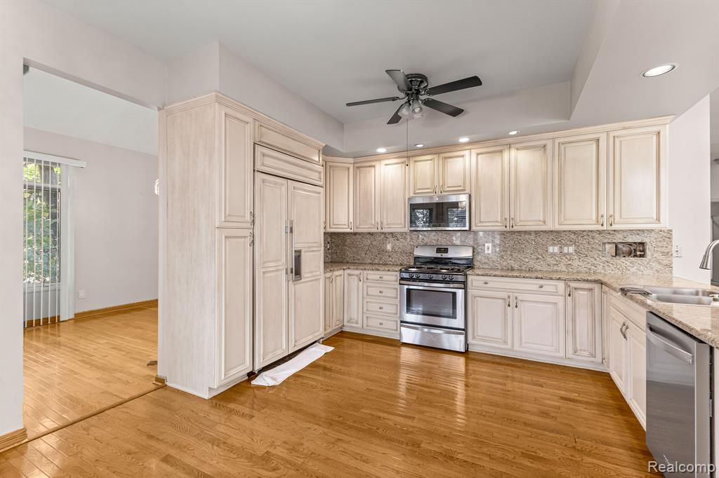 4 LEMINGTON, Dearborn, MI 48126 — Photo 34