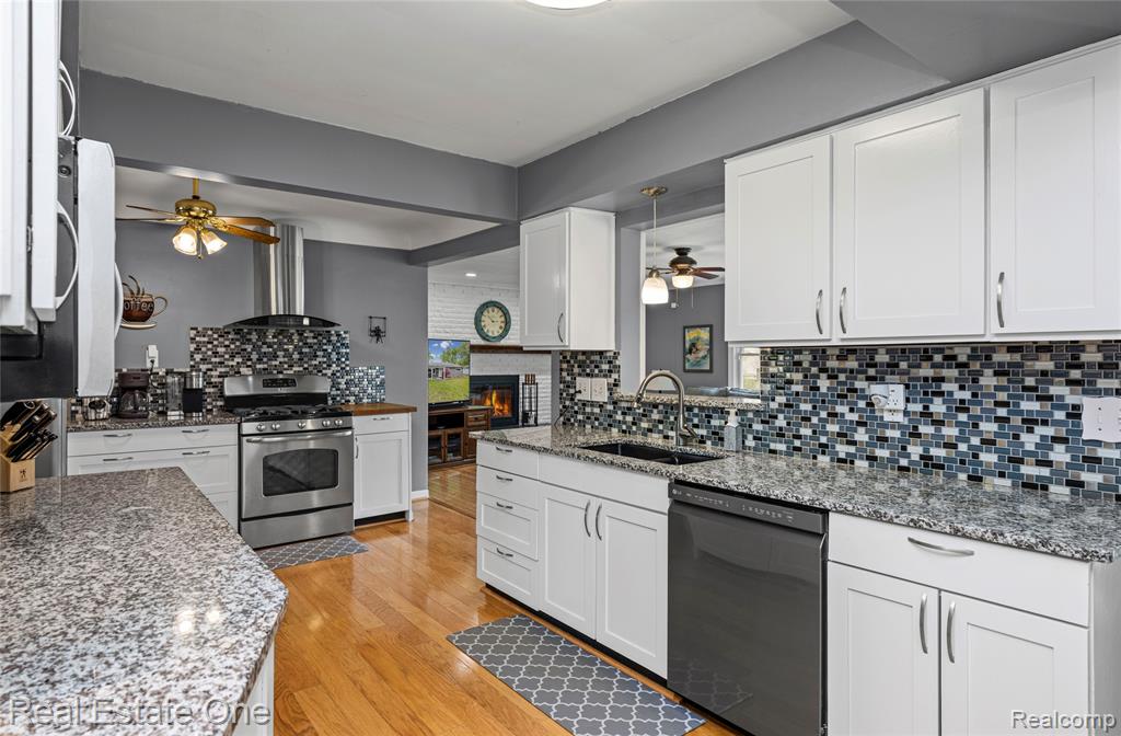 2262 Kohler Street, Waterford, MI 48329 — Photo 14