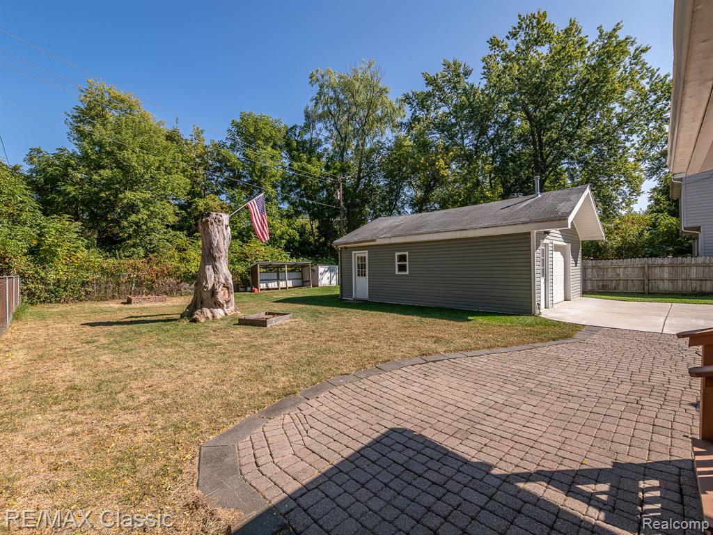 9156 Elizabeth Street, Whitmore Lake, MI 48189 — Photo 24