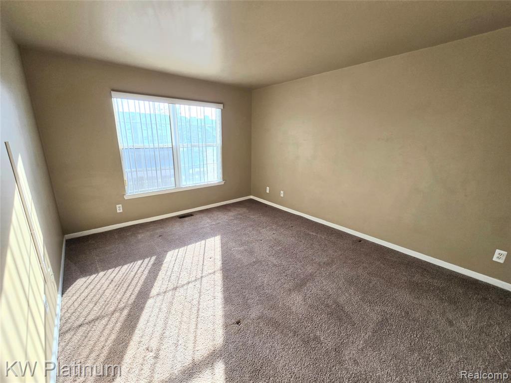 46225 CAVALIER Drive, Macomb, MI 48044 — Photo 11