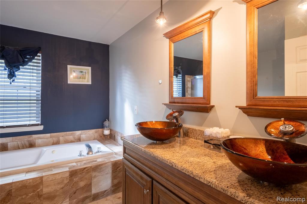 48850 Village Drive, Macomb, MI 48044 — Photo 32