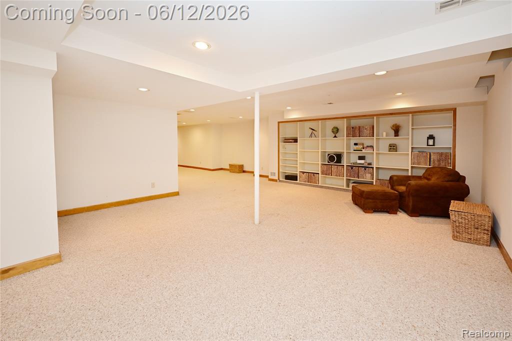 5684 Sussex Court, Troy, MI 48098 — Photo 34