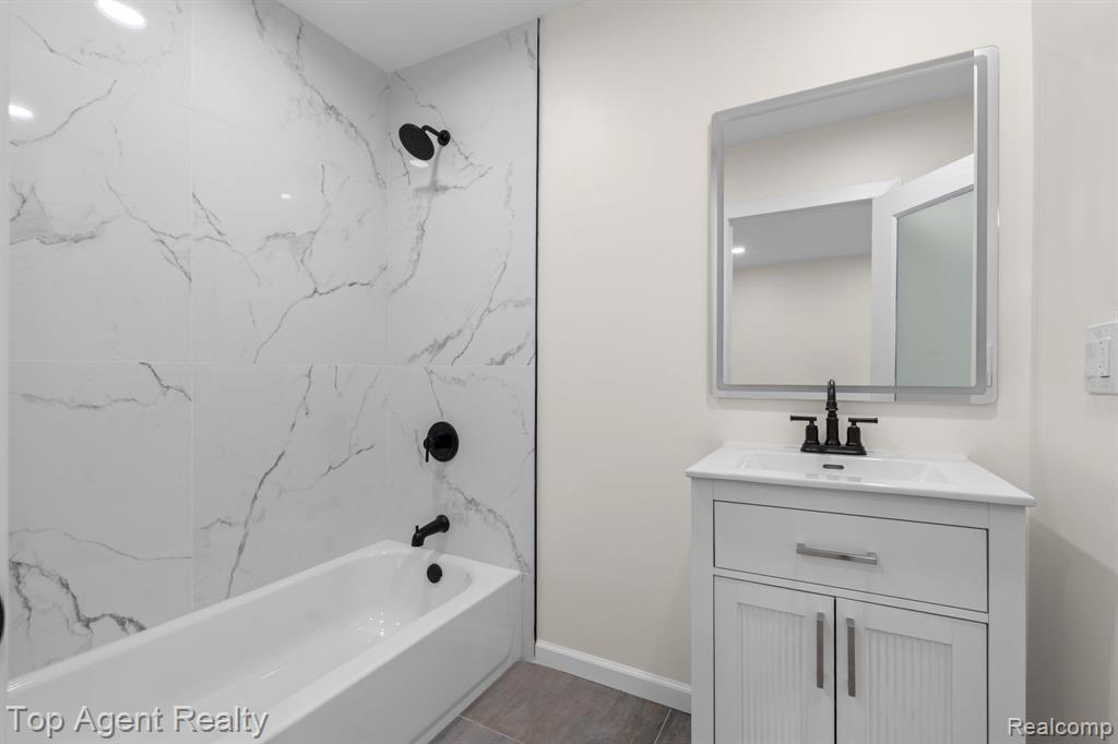 784 Barrington Road, Grosse Pointe Park, MI 48230 — Photo 23