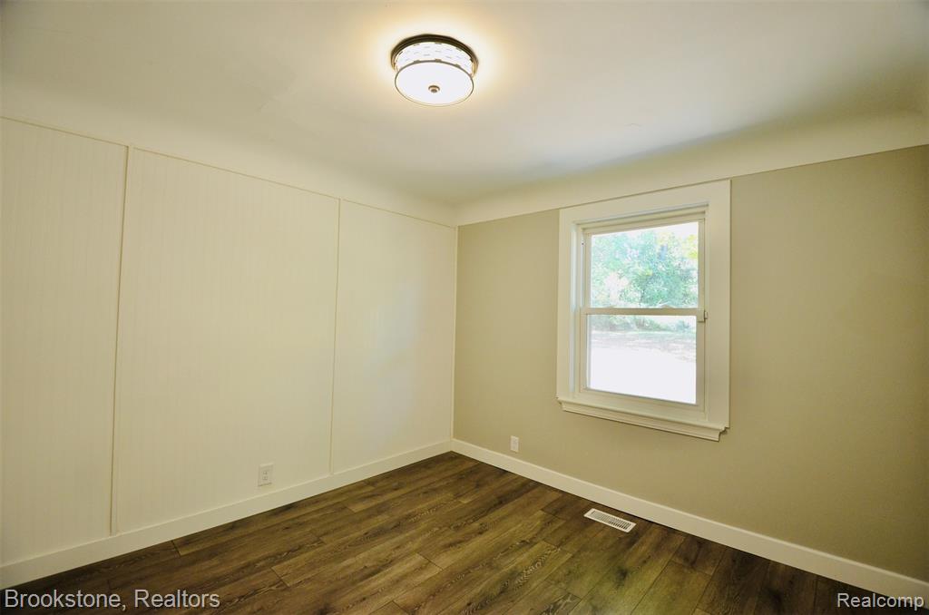7565 Old Pond Drive, Clarkston, MI 48348 — Photo 23