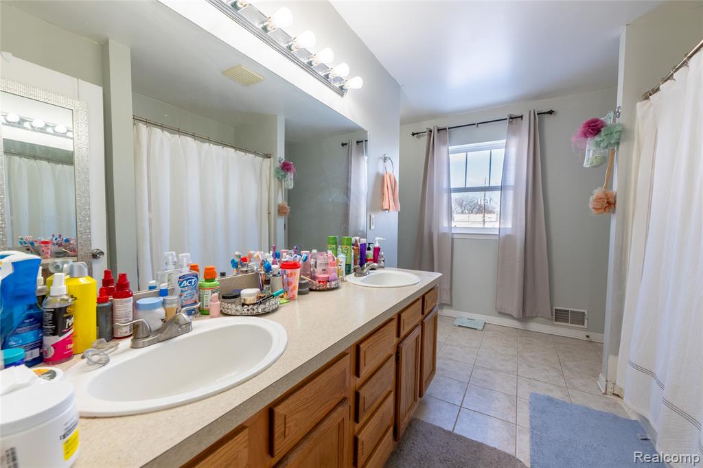 1750 E Woodruff Avenue, Hazel Park, MI 48030 — Photo 14