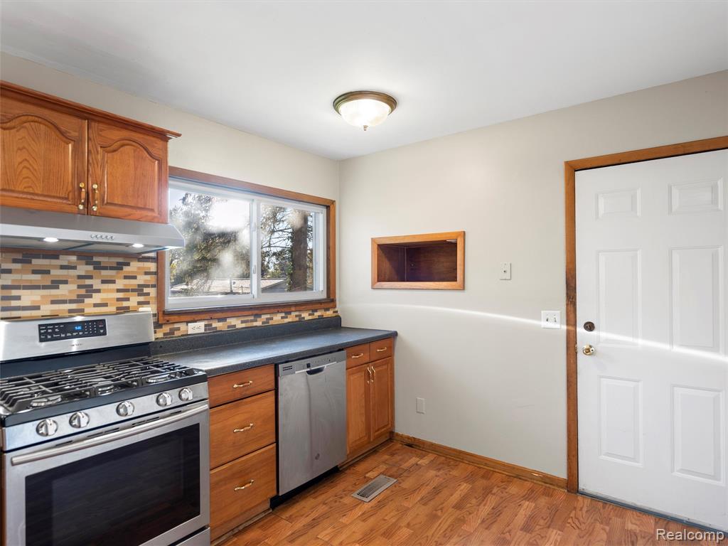 845 Harry Paul Drive, Lake Orion, MI 48362 — Photo 17