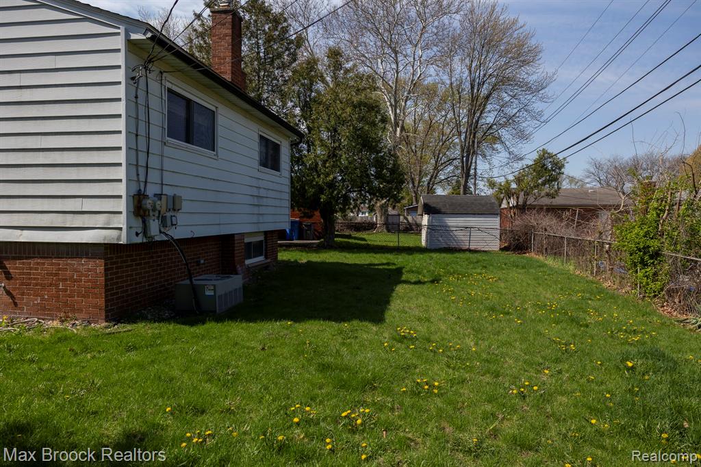 4829 WOLGAST Drive, Warren, MI 48092 — Photo 39