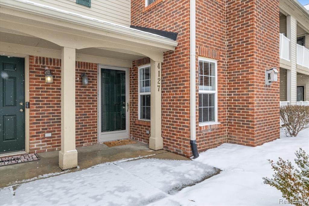 4127 Kirkway Court, 99, Howell, MI 48843 — Photo 2