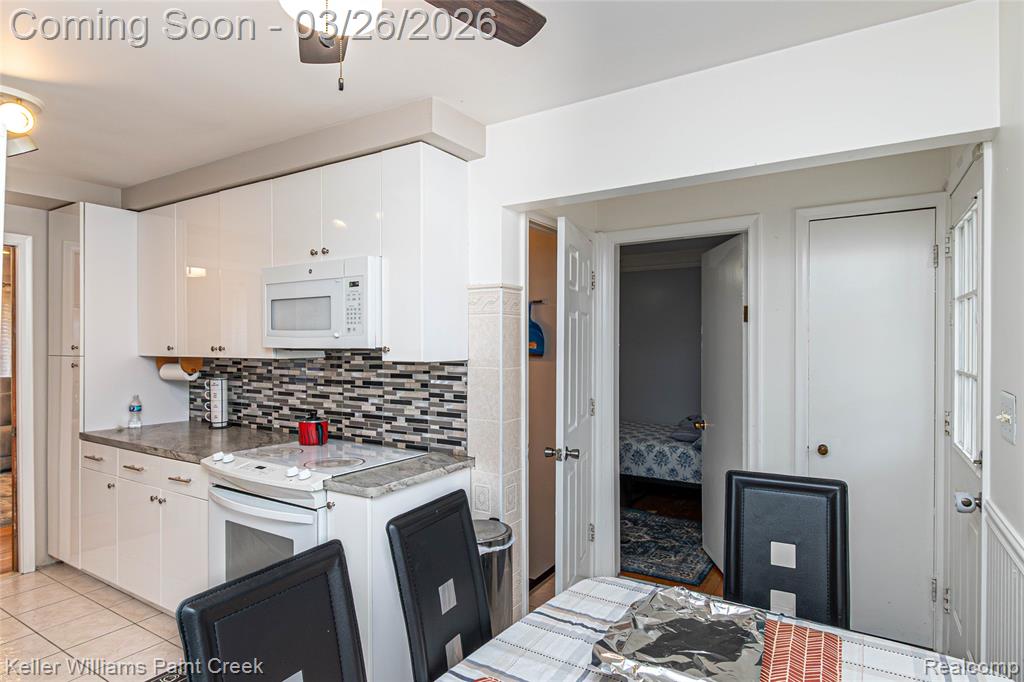 8250 Arnold Street, Dearborn Heights, MI 48127 — Photo 18