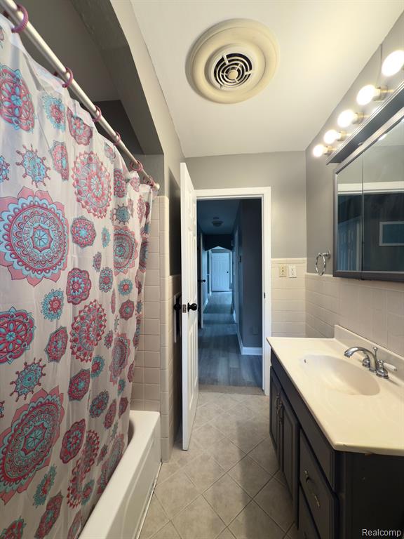 7402 COLONIAL Street, Dearborn Heights, MI 48127 — Photo 13