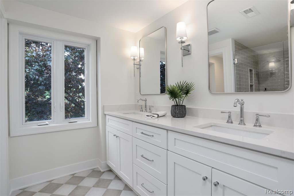 941 Viewland Drive, Rochester, MI 48309 — Photo 32