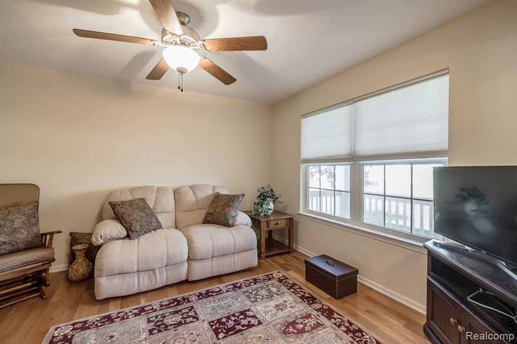 5985 Baypointe Boulevard, Clarkston, MI — Photo 9