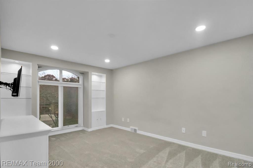 5 Timberlane Court, Dearborn, MI 48126 — Photo 15