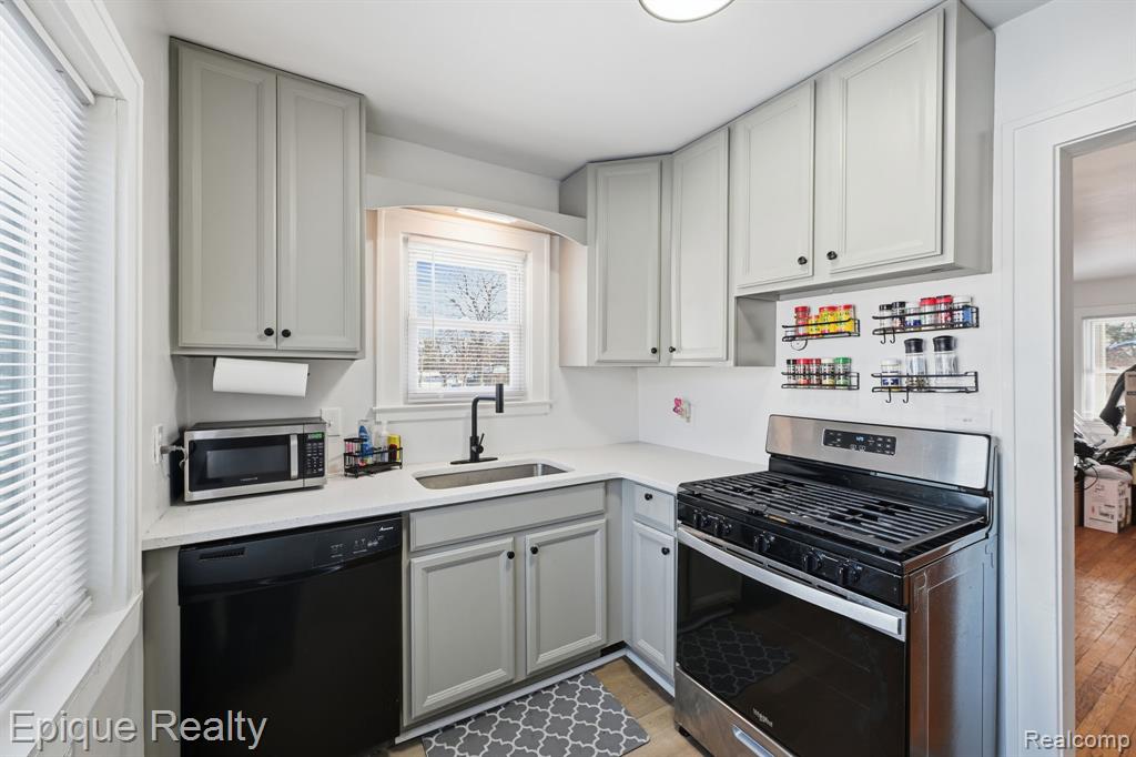 6080 Northrup Drive, Waterford, MI 48329 — Photo 14