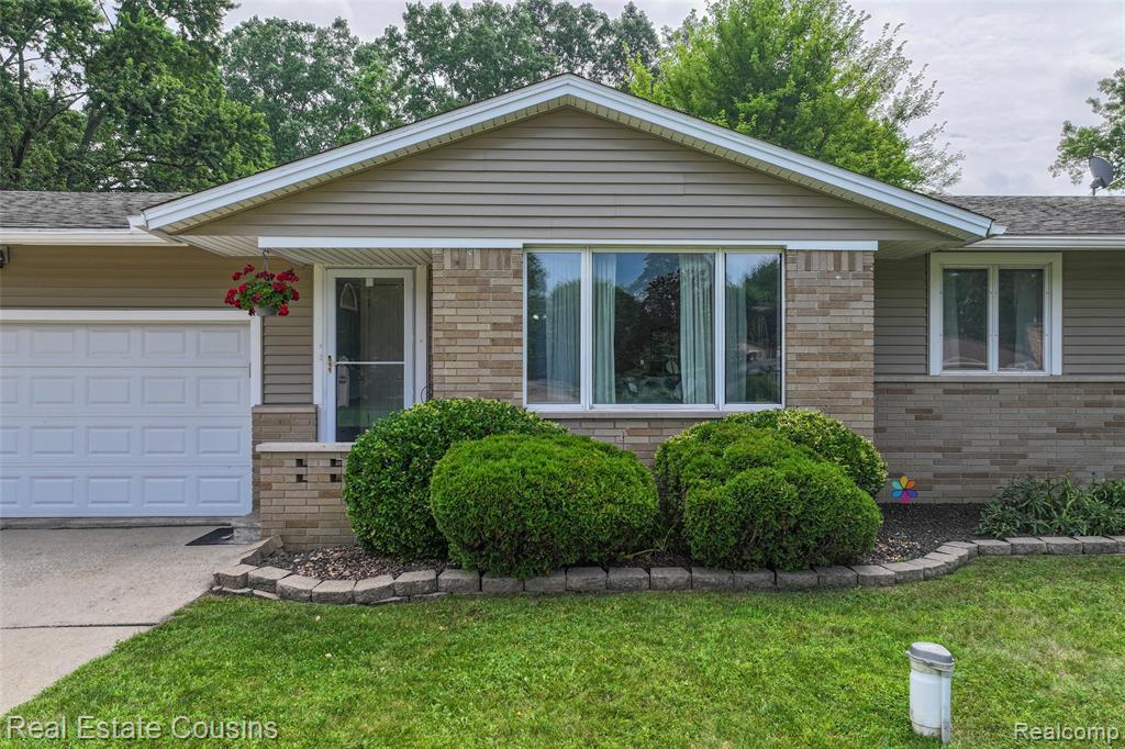 8419 Belle Bluff Drive, Grand Blanc, MI 48439 — Photo 2
