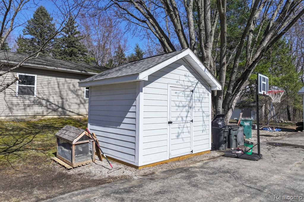 2186 Landmark Drive, Lapeer, MI 48446 — Photo 21