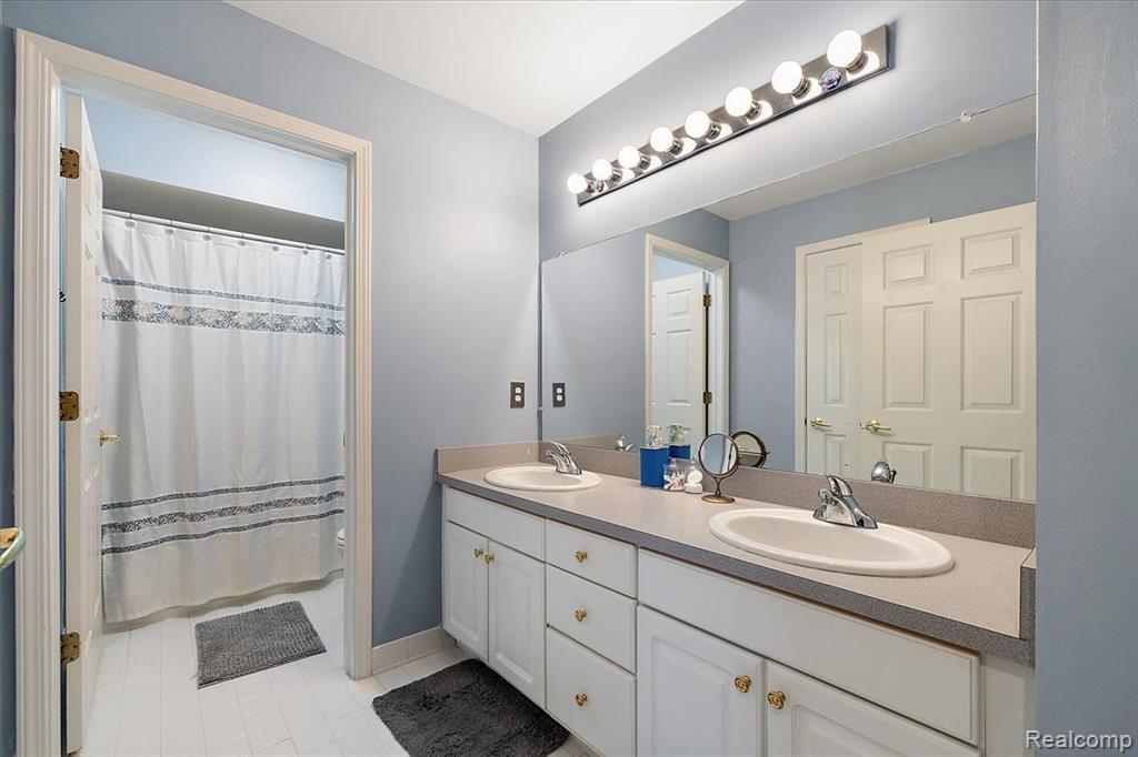 7108 Branford Court, West Bloomfield, MI — Photo 44