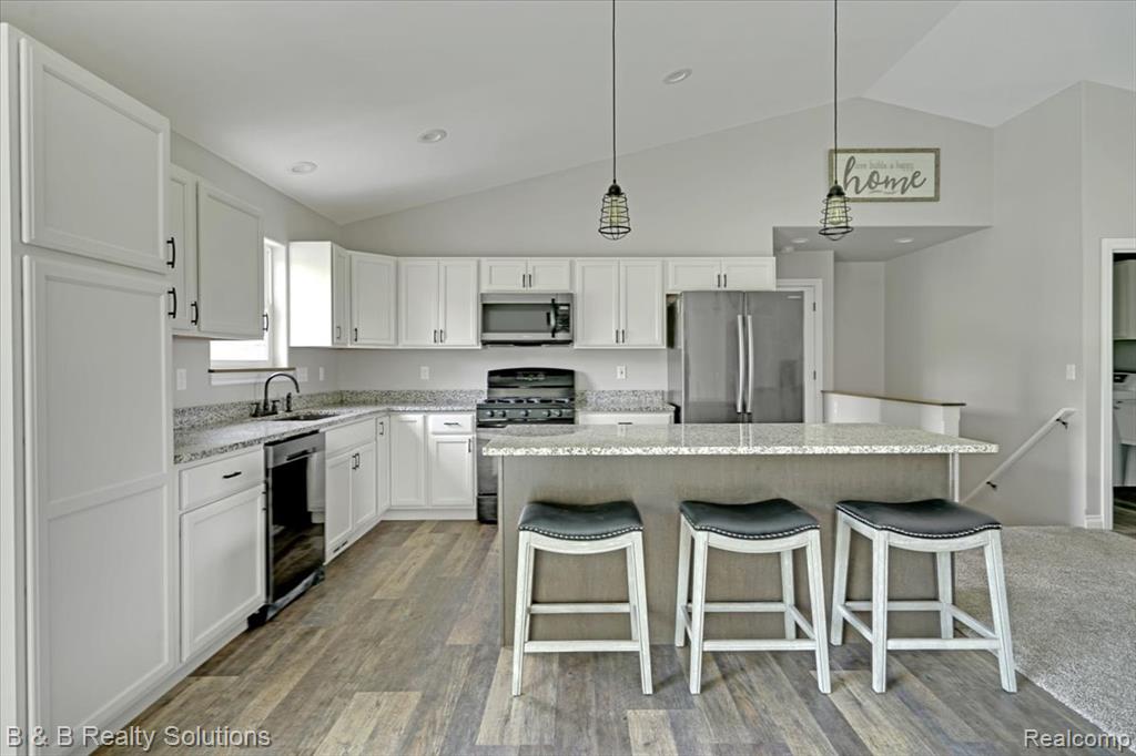 437 Angle Road, Lapeer, MI 48446 — Photo 10