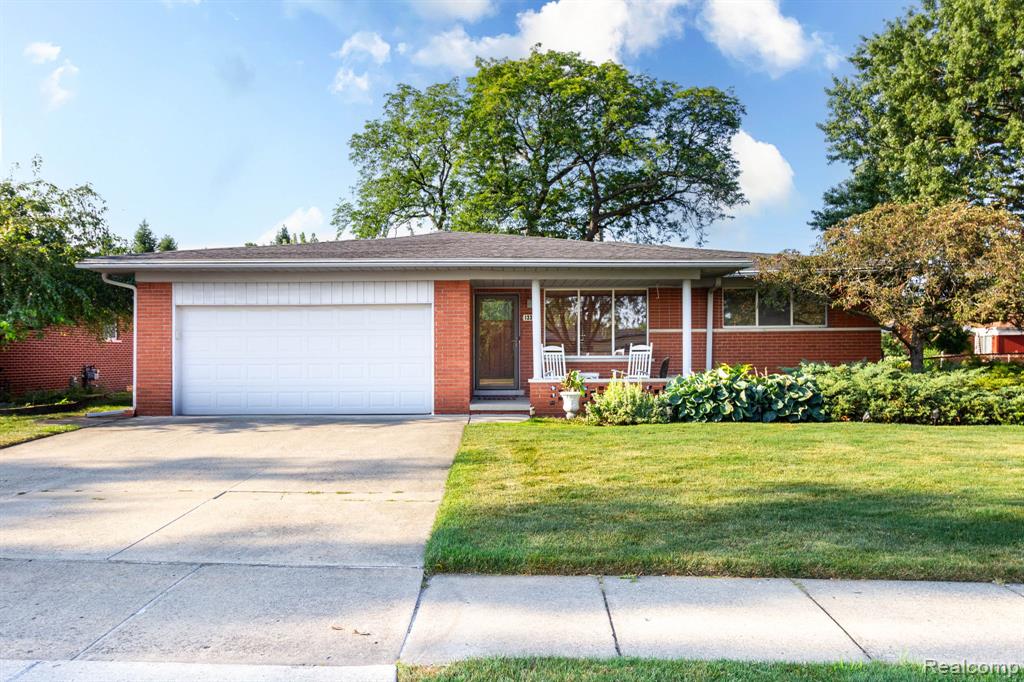 13332 Martin Road, Warren, MI 48088