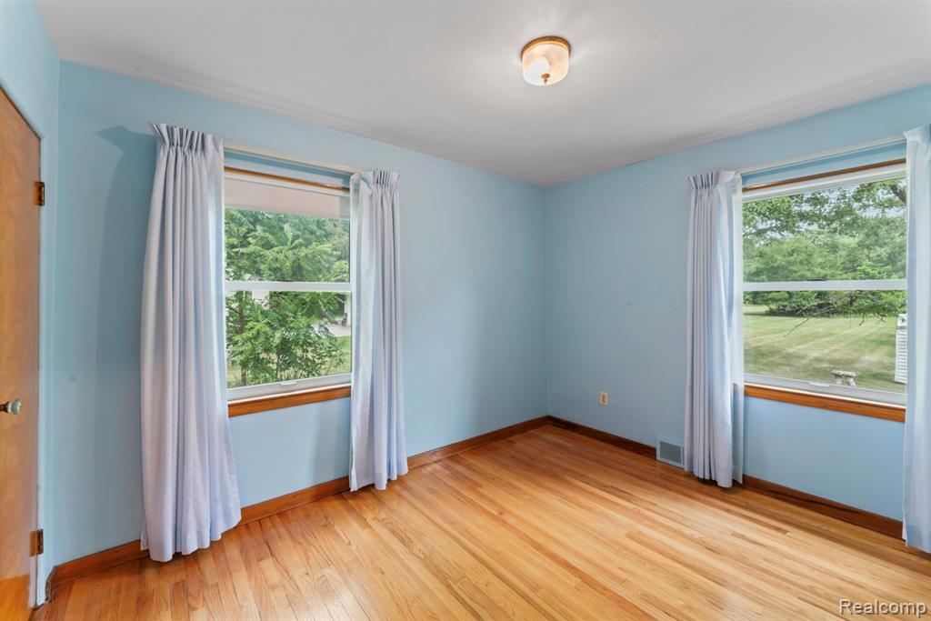 430 N Center Road, Saginaw, MI 48638 — Photo 10
