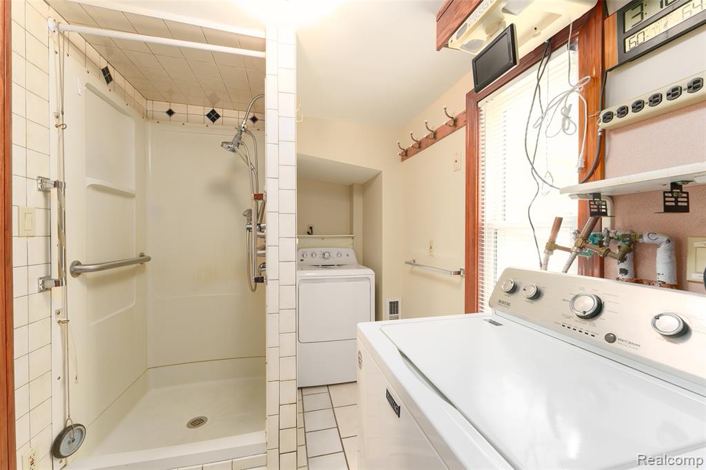 712 E Grand River Avenue, Fowlerville, MI 48836 — Photo 15