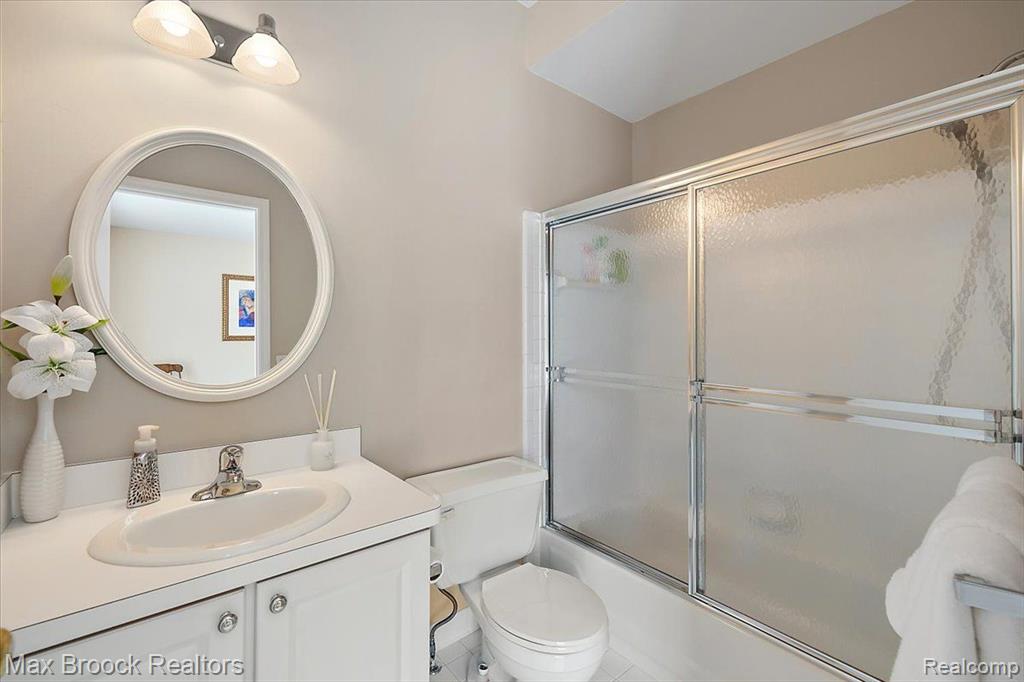 671 BROCKMOOR Lane, Bloomfield Hills, MI 48304 — Photo 19