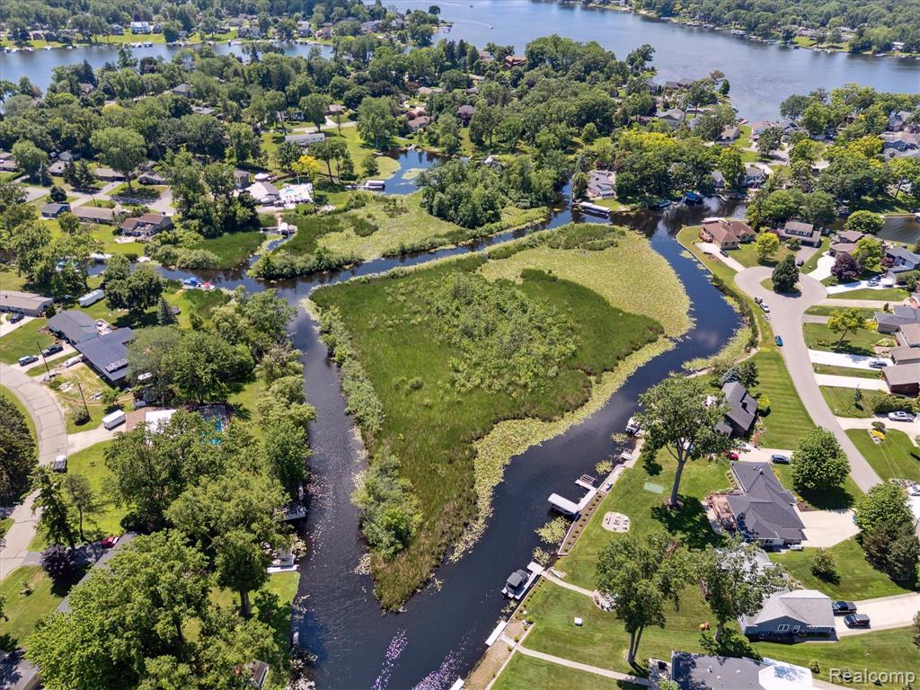 319 Angola Street, Wolverine Lake, MI 48390 — Photo 59