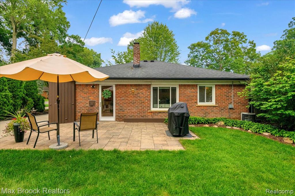 1408 Avondale Street, Sylvan Lake, MI 48320 — Photo 21